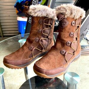 Teva women’s little Cloud Boot Brand new size 7